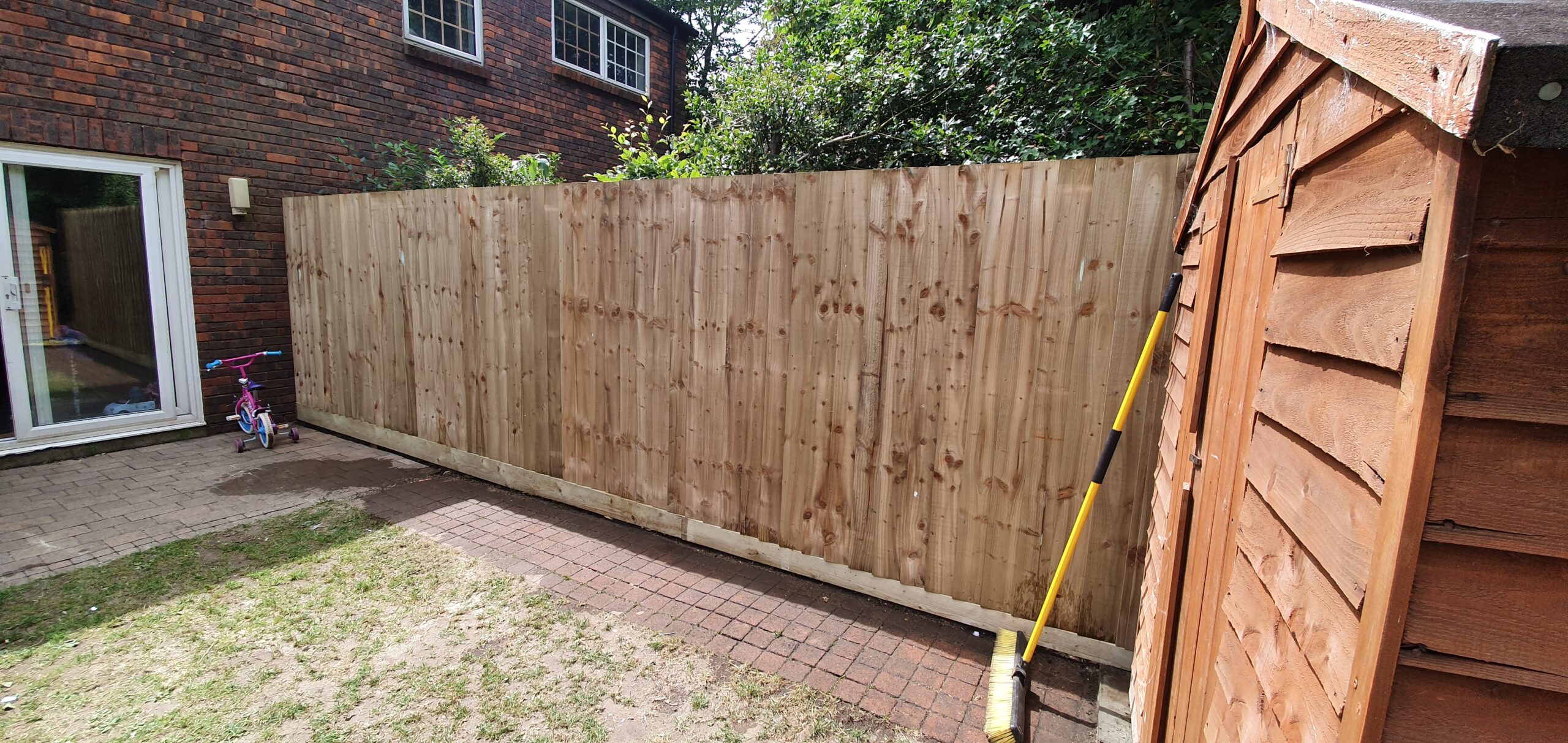 Top Drawer Construction garden fence fitting Woking Surrey
